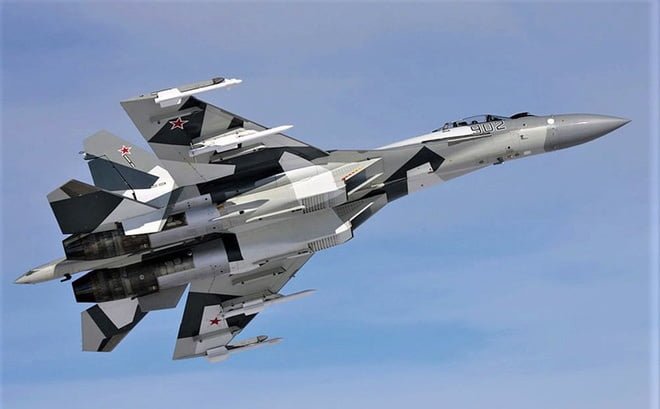 In addition to its outstanding maneuverability, the Su-35 also has many of the same advanced electronic systems and weapons as Western fighters.